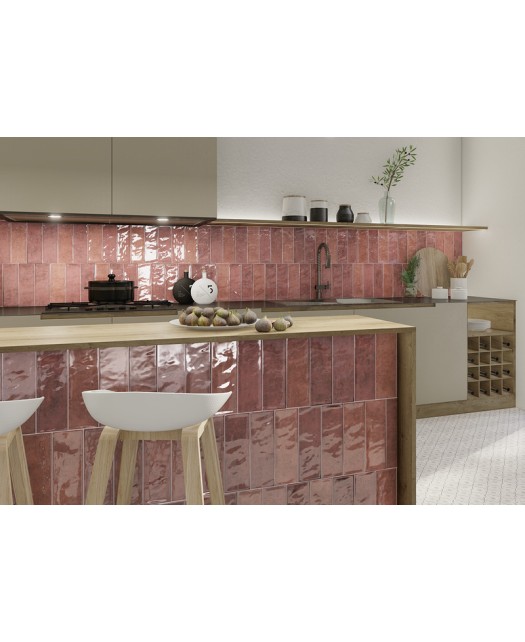 Faïence murale rose, format 10x30 cm, finition brillante, pour crédence de cuisine et salle de bain.